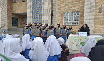 غرس نهال در راستای پویش سبز رمضان  در دبستان توحید حاجی آباد 