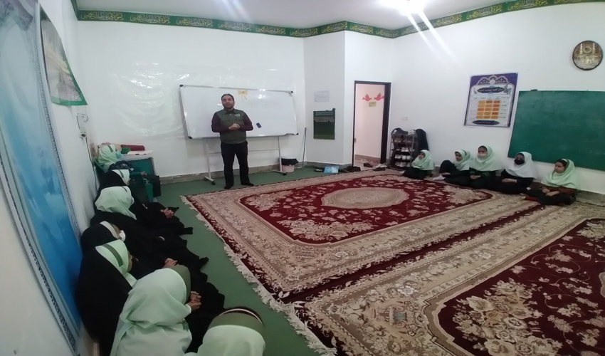 برگزاری دوره آموزشی آشنایی با همیار طبیعت در دبستان دخترانه غیردولتی امام حسین (ع))