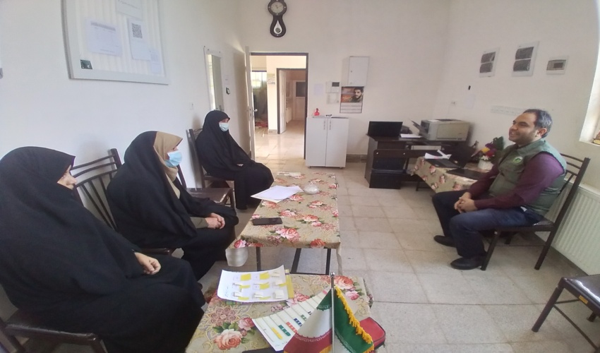 برگزاری دوره آموزشی آشنایی با قوانین منابع طبیعی در دبستان دخترانه غیردولتی امام حسین (ع)