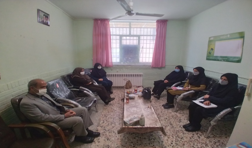 برگزاری دوره آموزشی آشنایی با قوانین منابع طبیعی در مدرسه شهید محمد جوادی