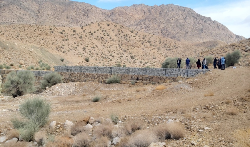 بازدید دانشجویان از سازه های آبخیزداری شهرستان خوسف