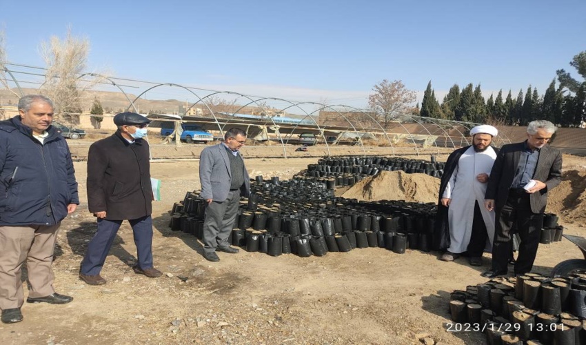 بازدید مدیر کل با هیات همراه از نهالستانهای منابع طبیعی بیرجند 