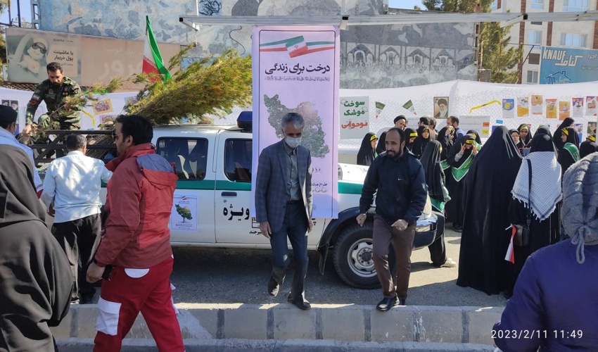 توزیع نهال در بین مردم 