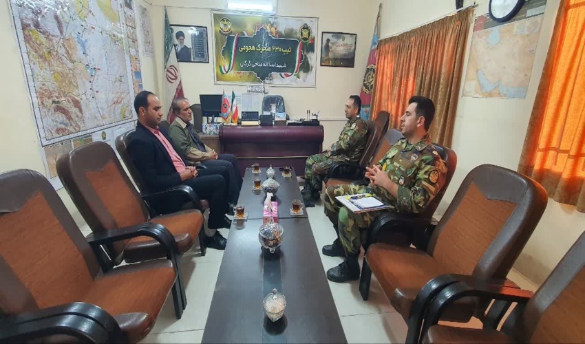 دیدار رئیس و کارشناس بیابان اداره منابع طبیعی و آبخیزداری با سرهنگ عرب فرمانده تیپ 230 متحرک هجومی نیروی زمینی ارتش مستقر در شهرستان زیرکوه