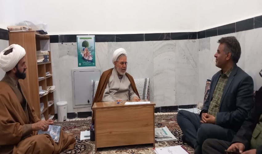دیدار رئیس و کارکنان اداره منابع طبیعی با امام جمعه قاین 