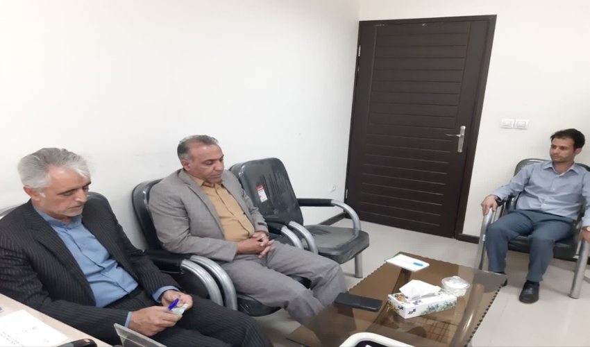 نشست مشورتی مدیر کل ، معاون آبخیزداری  و دستیار مردمی سازی دولت در اداره کل با دستیار مردمی سازی دولت در استانداری