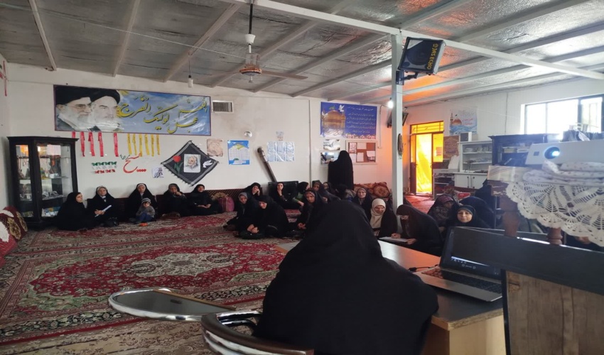 کارگاه آموزشی ویژه بسیجیان عضو حلقه های صالحین برگزار شد .