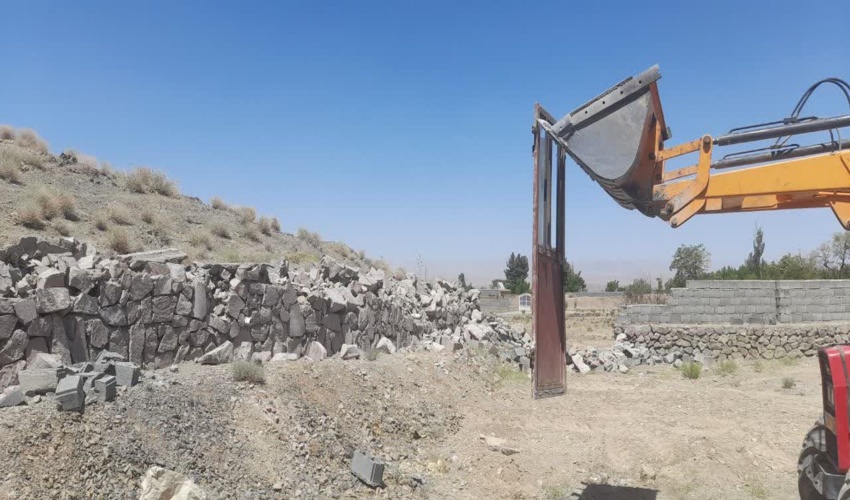 بیش از 6  هکتار از اراضی تصرفی از ید متصرف خارج شد . 