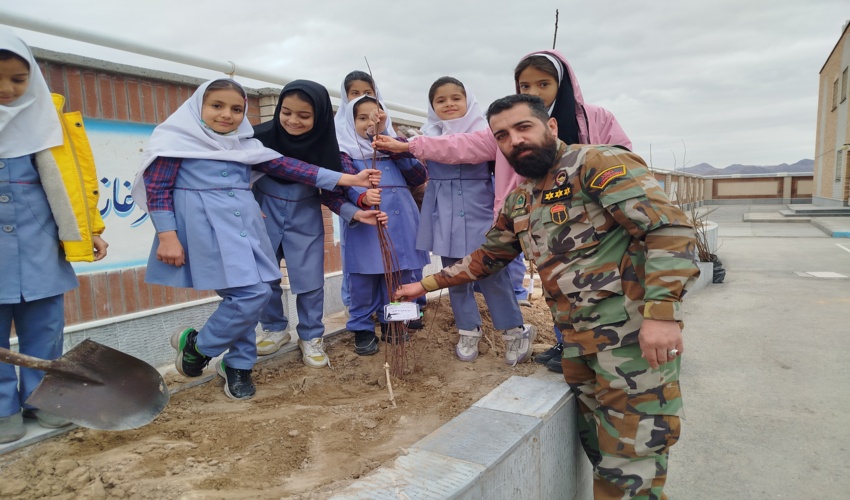  پویش درخت جان ایران در دبستان دکتر داریوش گنجی بیرجند اجرا شد 
